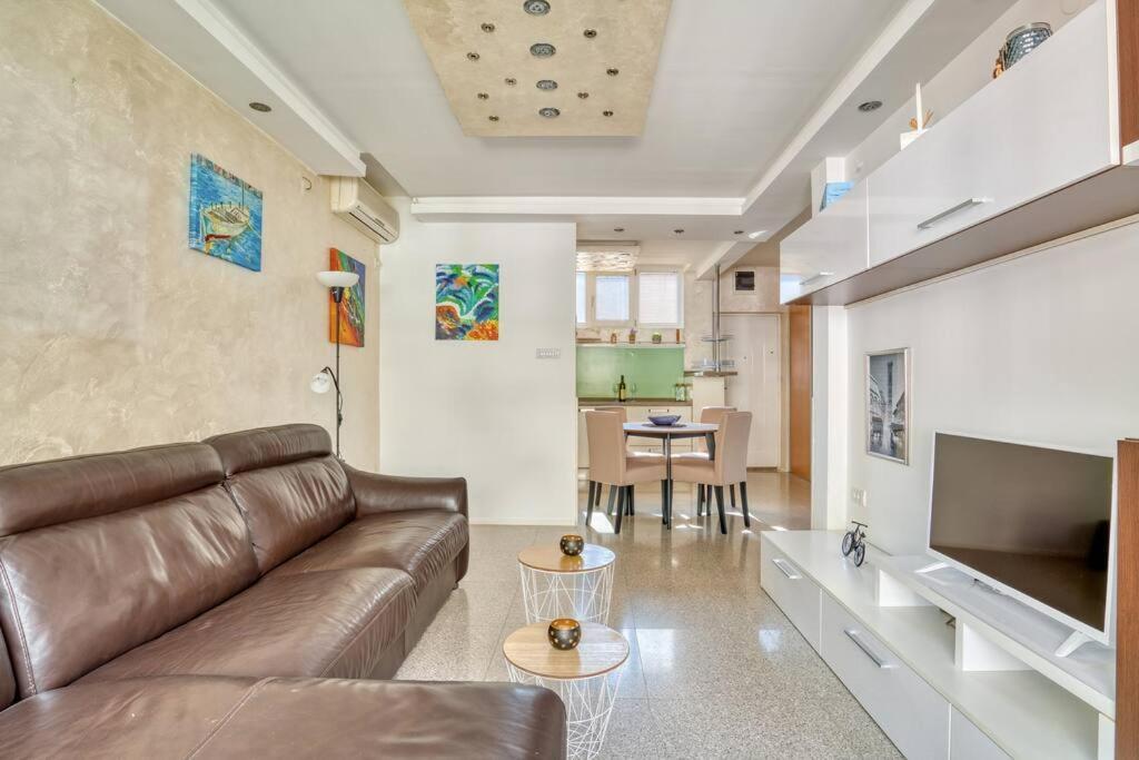 Cozy Nest Apartment- Central And Seaboard With Elevator Kotor Luaran gambar