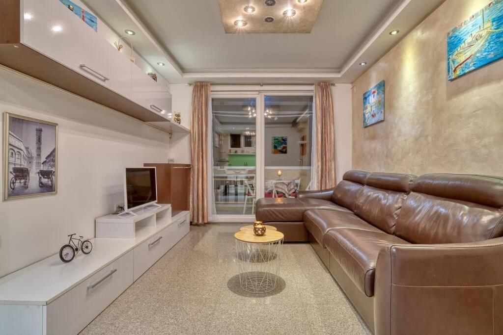 Cozy Nest Apartment- Central And Seaboard With Elevator Kotor Luaran gambar