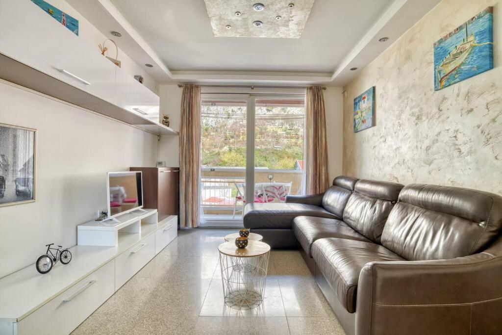 Cozy Nest Apartment- Central And Seaboard With Elevator Kotor Luaran gambar