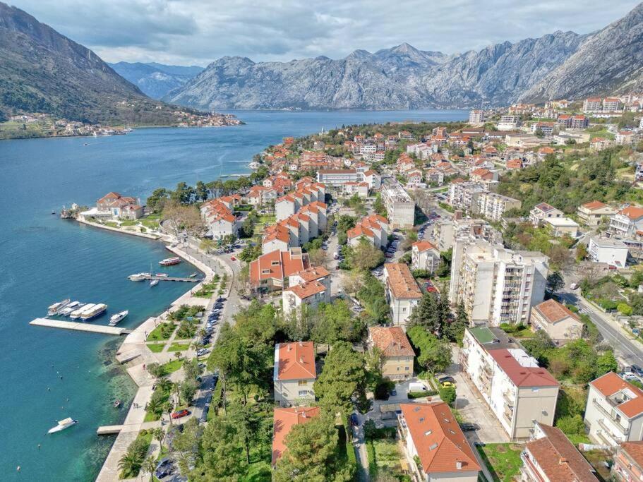 Cozy Nest Apartment- Central And Seaboard With Elevator Kotor Luaran gambar