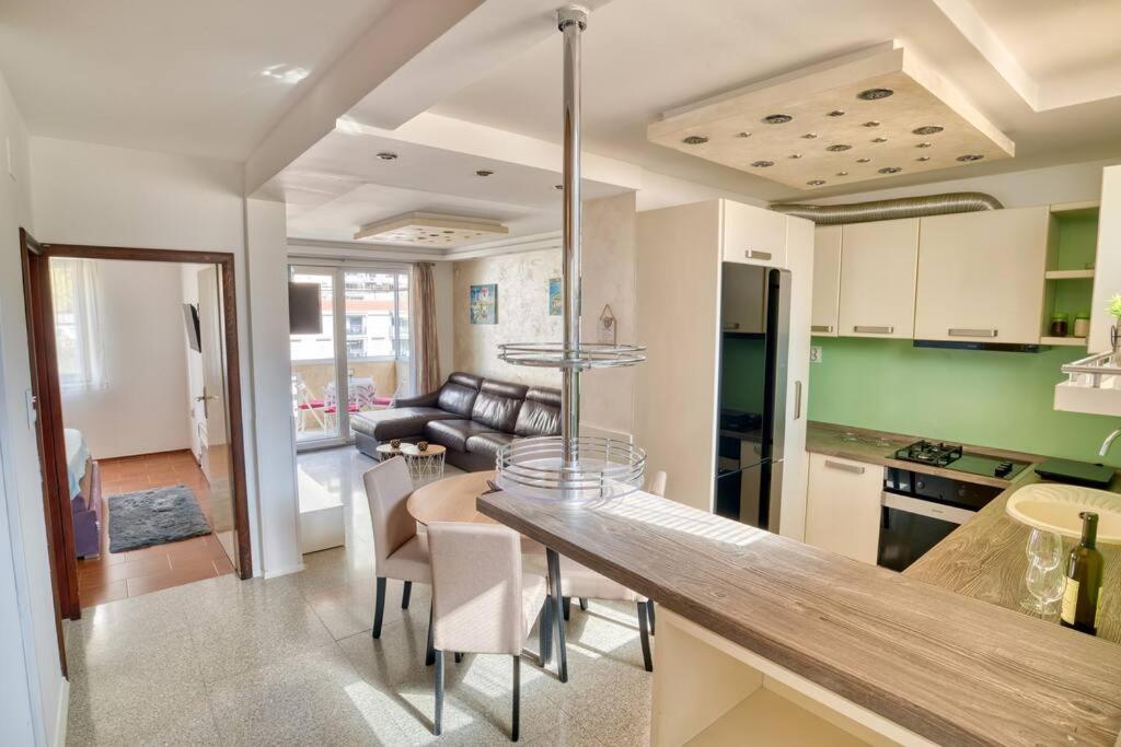 Cozy Nest Apartment- Central And Seaboard With Elevator Kotor Luaran gambar