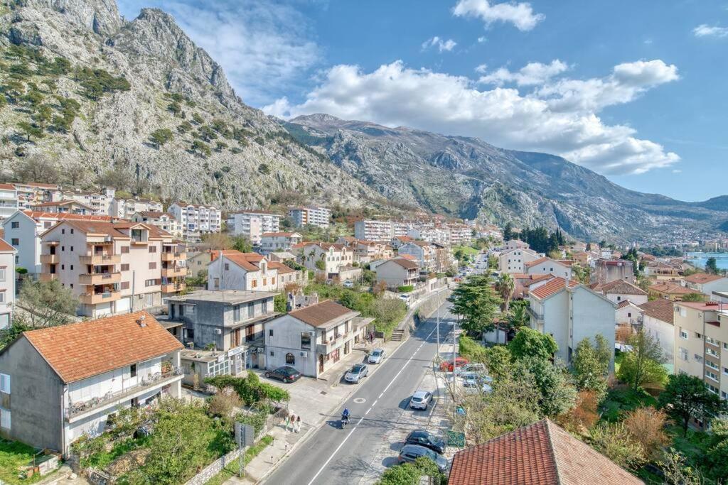 Cozy Nest Apartment- Central And Seaboard With Elevator Kotor Luaran gambar