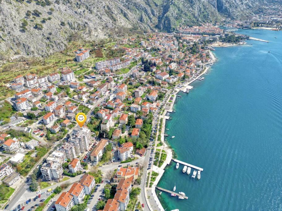 Cozy Nest Apartment- Central And Seaboard With Elevator Kotor Luaran gambar