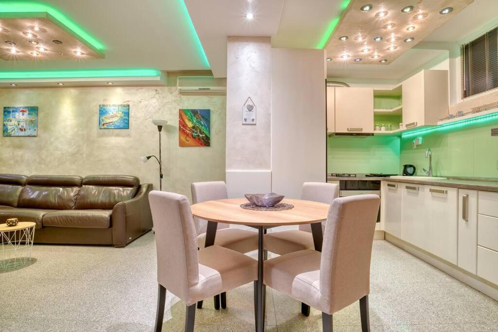 Cozy Nest Apartment- Central And Seaboard With Elevator Kotor Luaran gambar