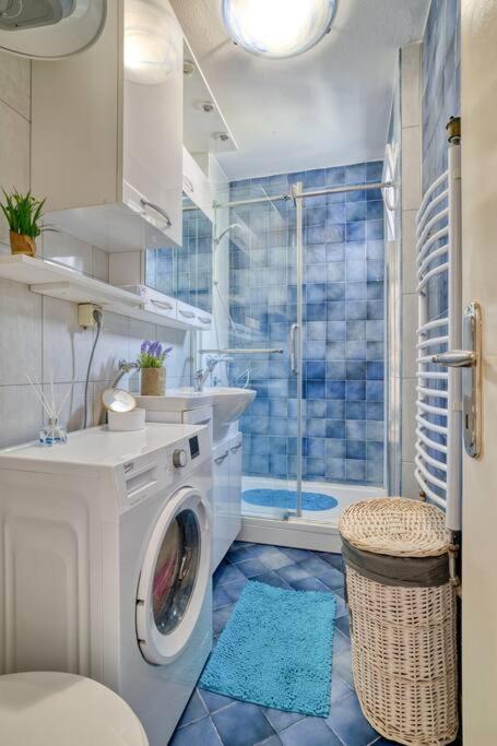 Cozy Nest Apartment- Central And Seaboard With Elevator Kotor Luaran gambar