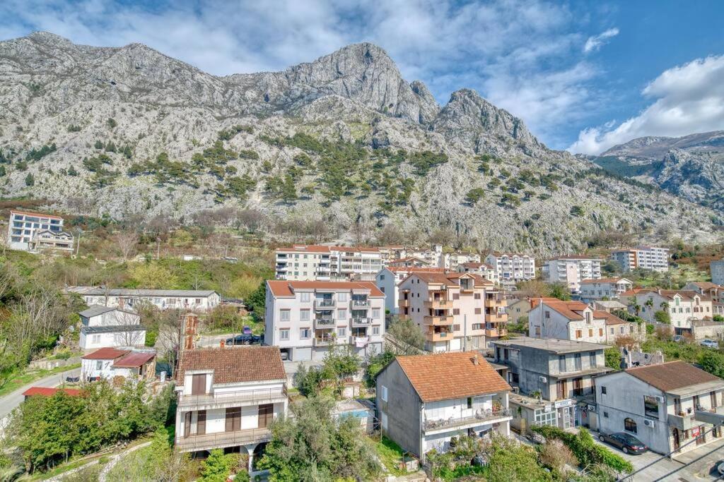 Cozy Nest Apartment- Central And Seaboard With Elevator Kotor Luaran gambar